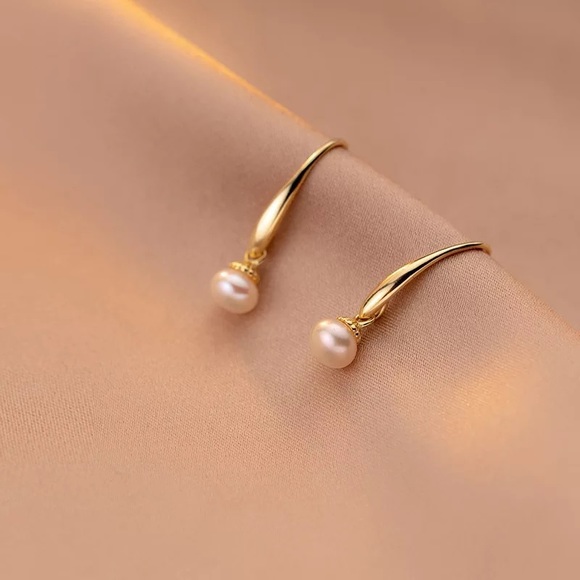 Natural Pearl drop earrings - real 18k gold plated on 925 sterling silver - Picture 7 of 12